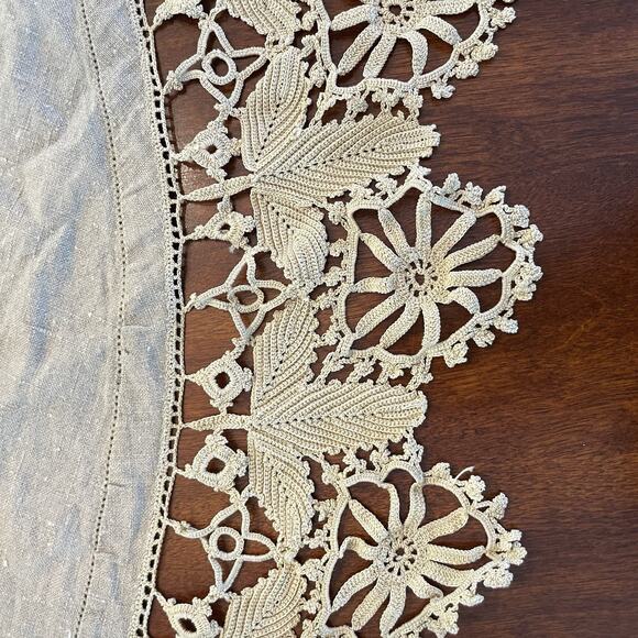 Vintage Linen Tablecloth 53" Round Beige Linen Tatted Lace Trim Antique Ornate - Picture 2 of 5